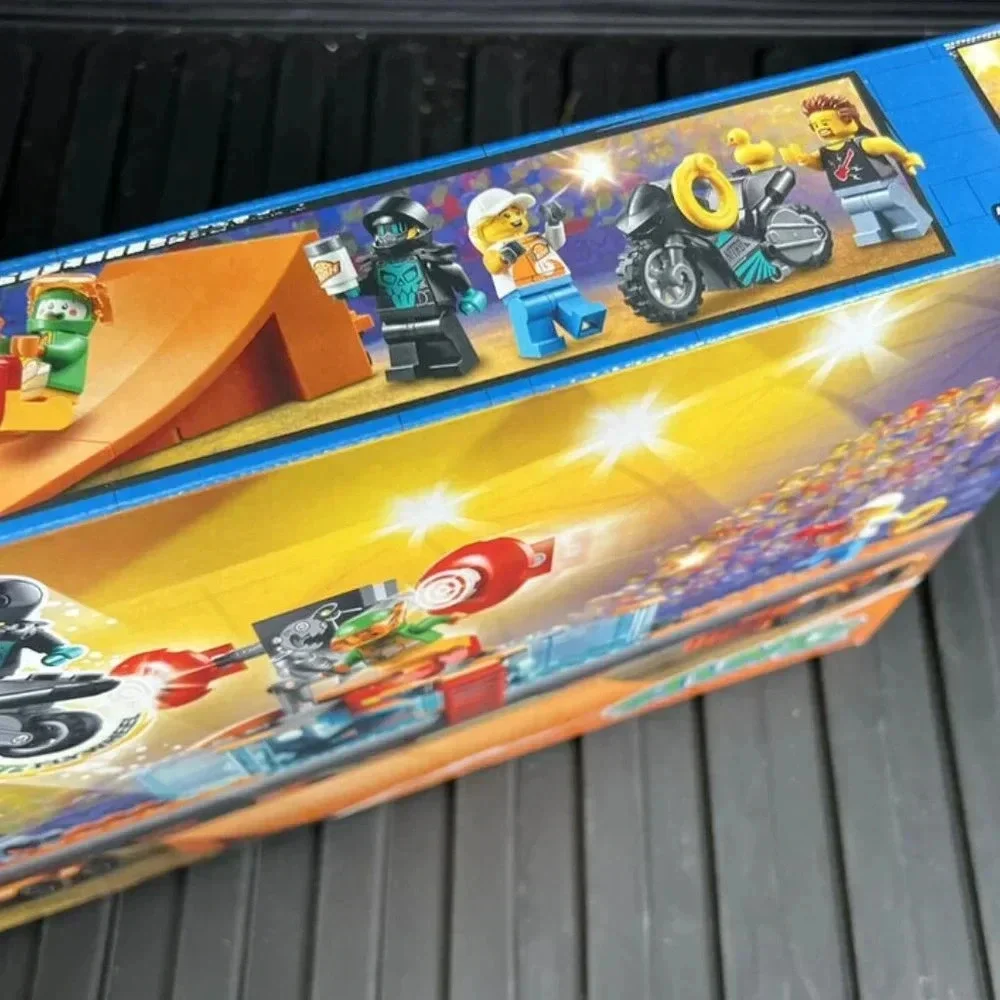 LEGO City Stunt Show Truck Complete Set 60294 STUNTZ - NEW / Sealed - Picture 4 of 4